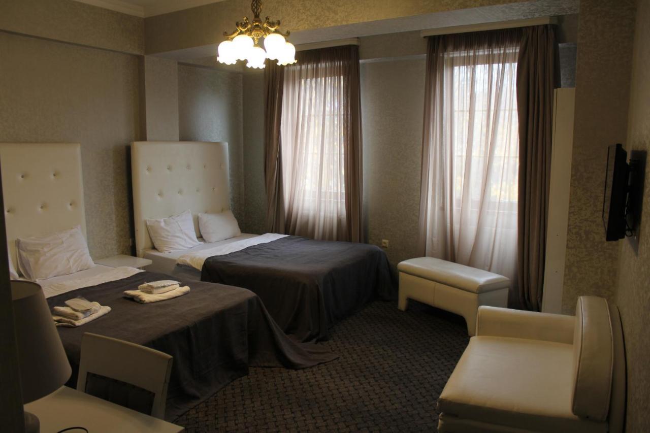 Hotel Plaza Тбілісі Екстер'єр фото