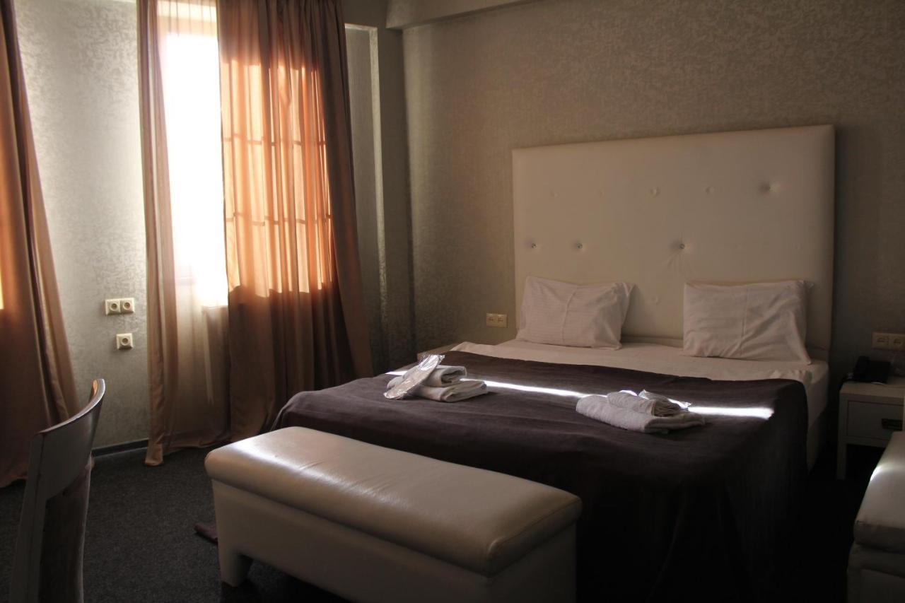 Hotel Plaza Тбілісі Екстер'єр фото