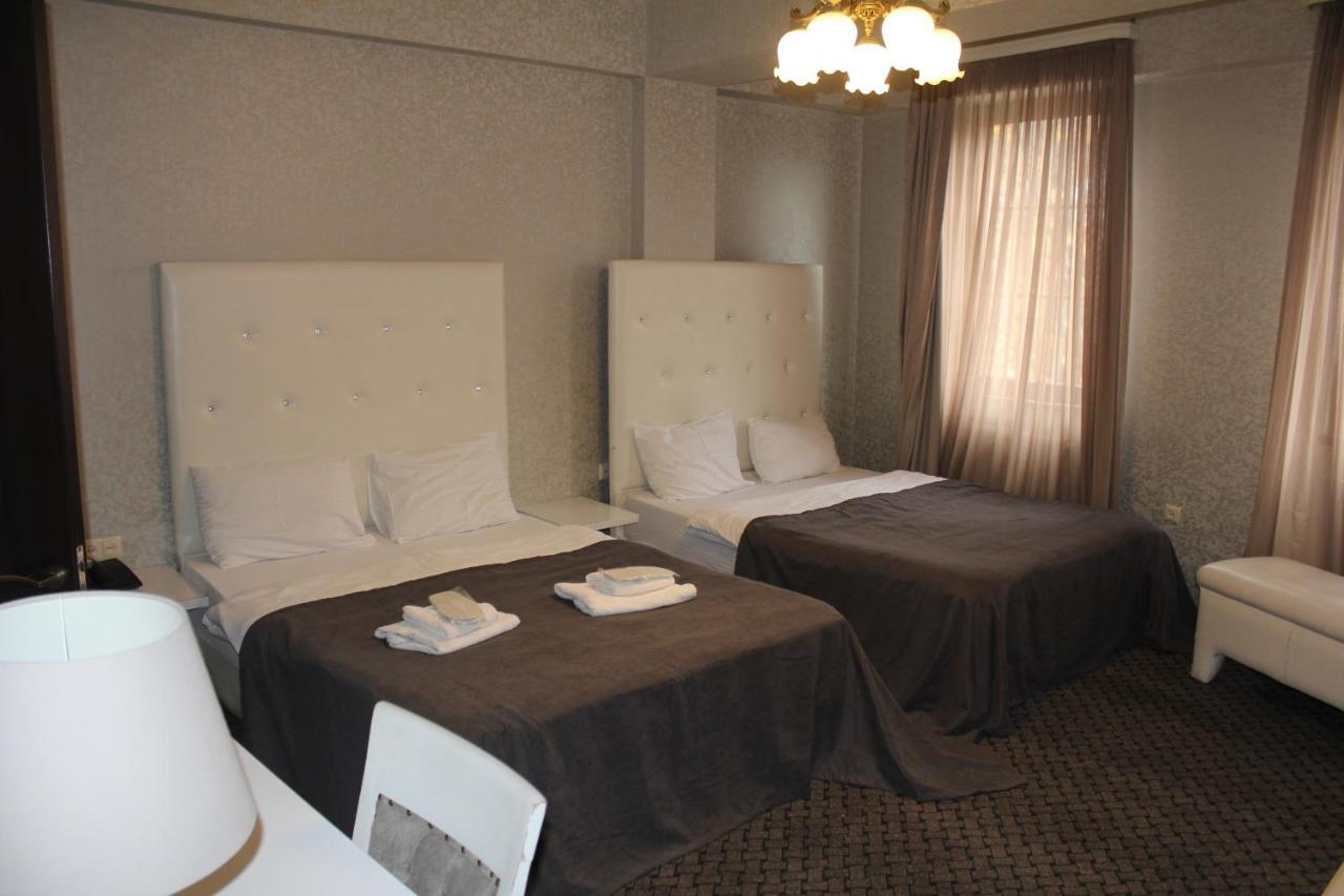 Hotel Plaza Тбілісі Екстер'єр фото