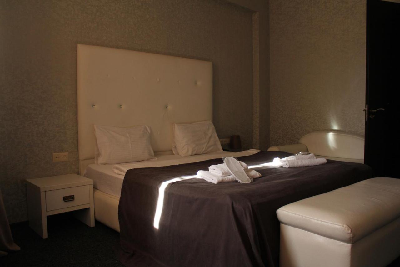 Hotel Plaza Тбілісі Екстер'єр фото