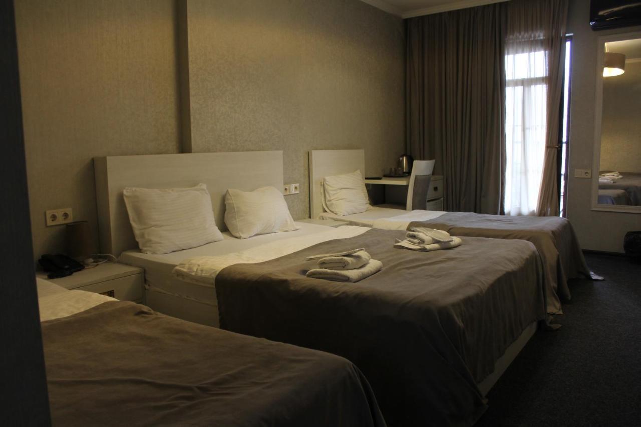 Hotel Plaza Тбілісі Екстер'єр фото